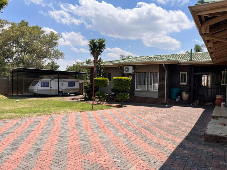 4 Bedroom Property for Sale in Protea Park North West